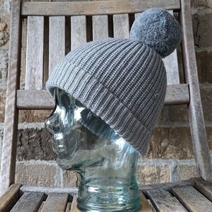 Lululemon Heather Gray 100% Merino Wool Ribbed Knit Pom Beanie One Size